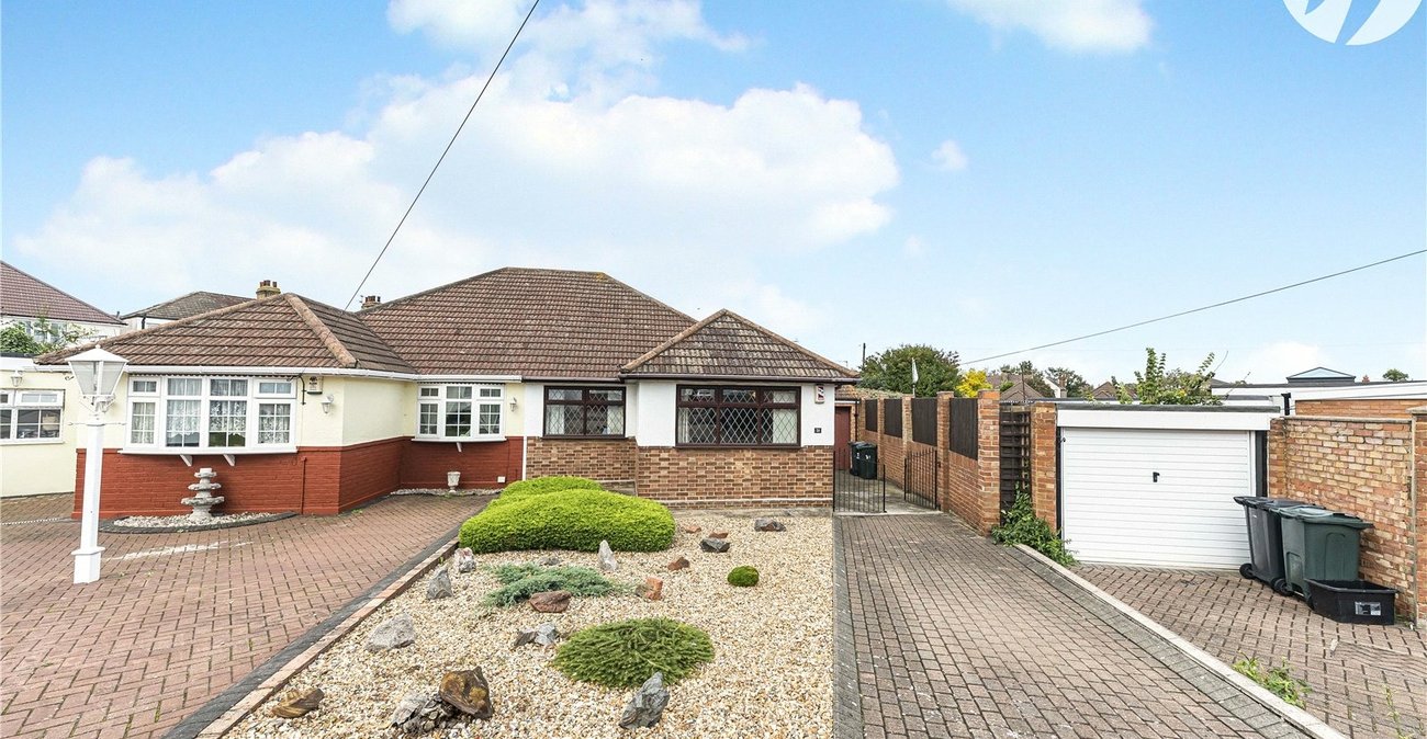 2 bedroom bungalow for sale in Dartford | Robinson Jackson