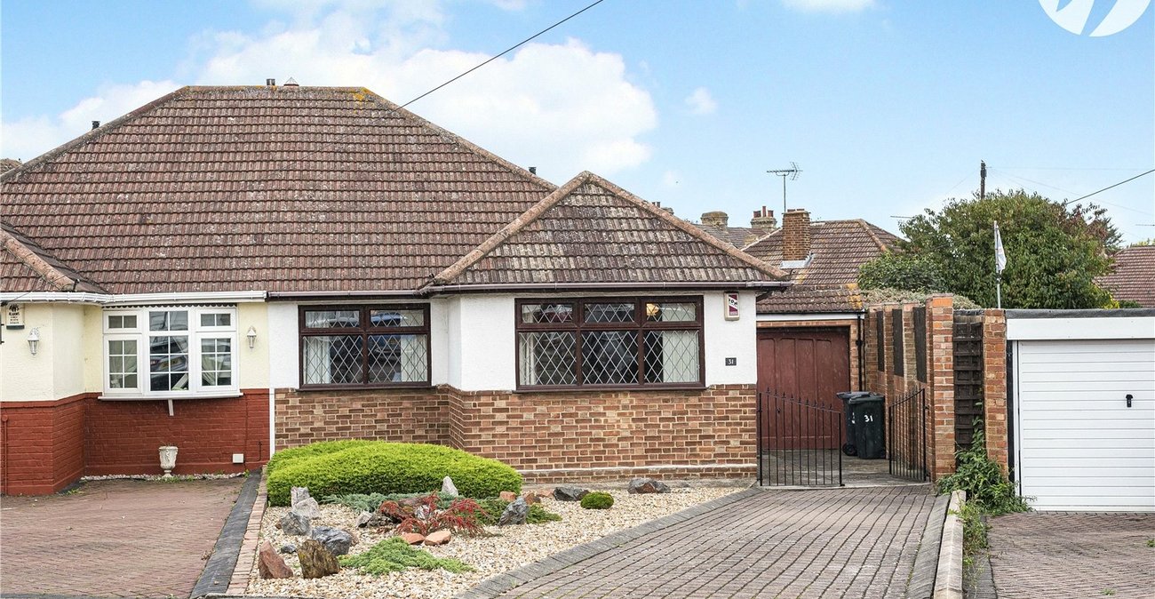 2 bedroom bungalow for sale in Dartford | Robinson Jackson