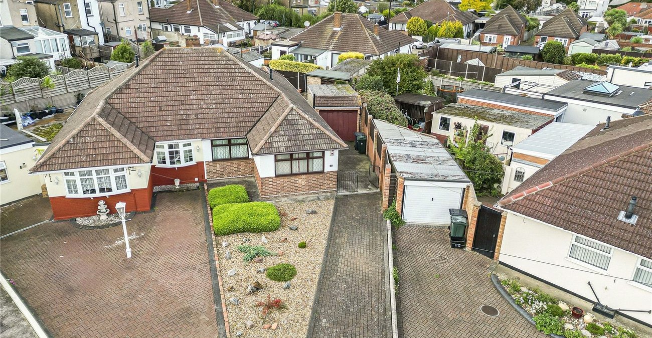 2 bedroom bungalow for sale in Dartford | Robinson Jackson