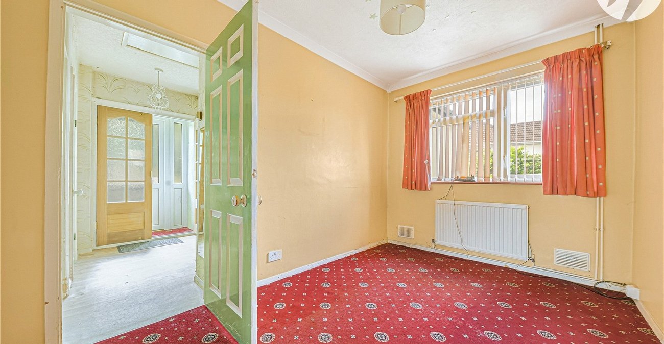 2 bedroom bungalow for sale in Dartford | Robinson Jackson