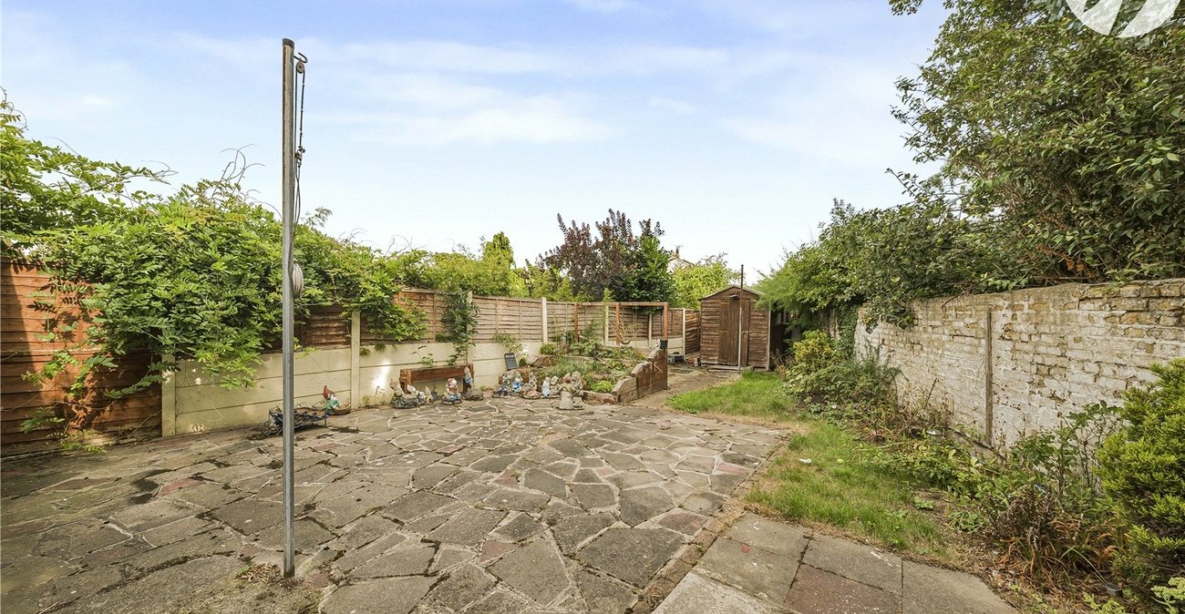 2 bedroom bungalow for sale in Dartford | Robinson Jackson