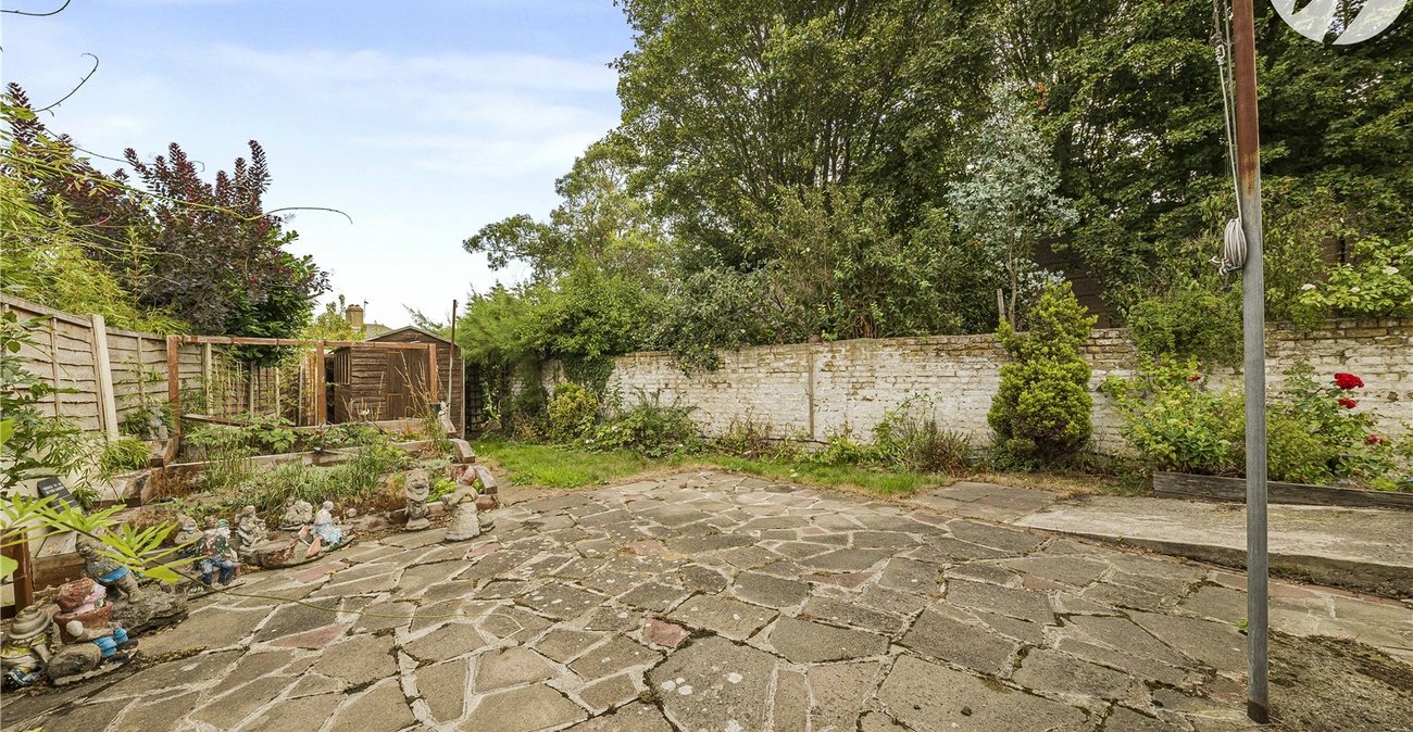 2 bedroom bungalow for sale in Dartford | Robinson Jackson