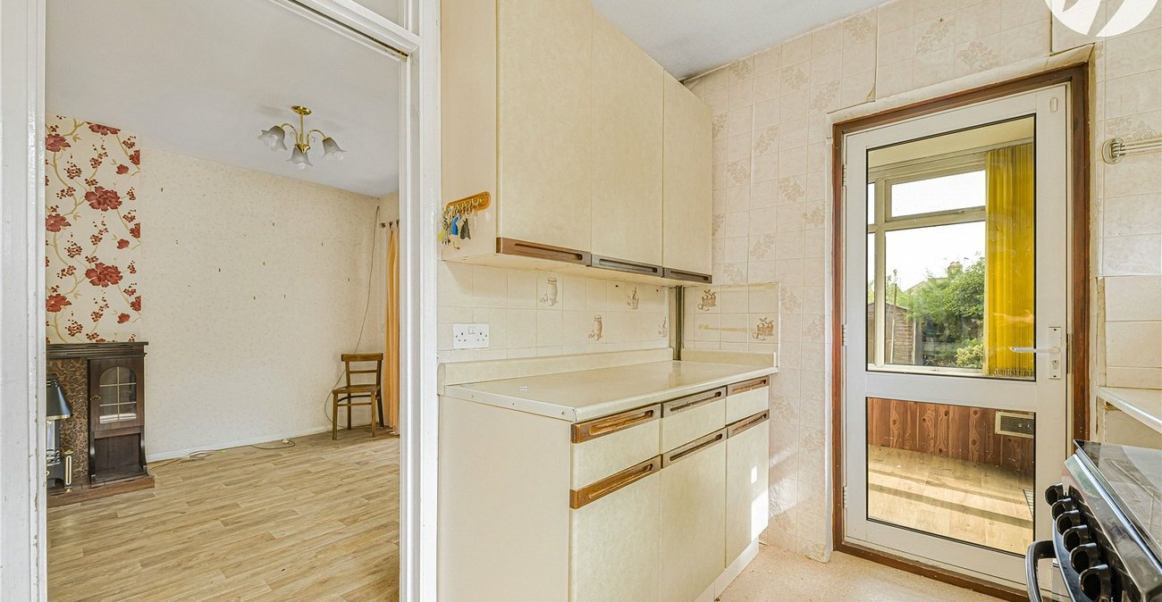 2 bedroom bungalow for sale in Dartford | Robinson Jackson