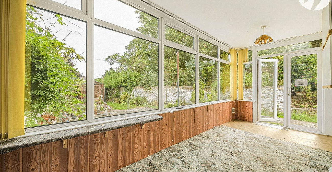 2 bedroom bungalow for sale in Dartford | Robinson Jackson