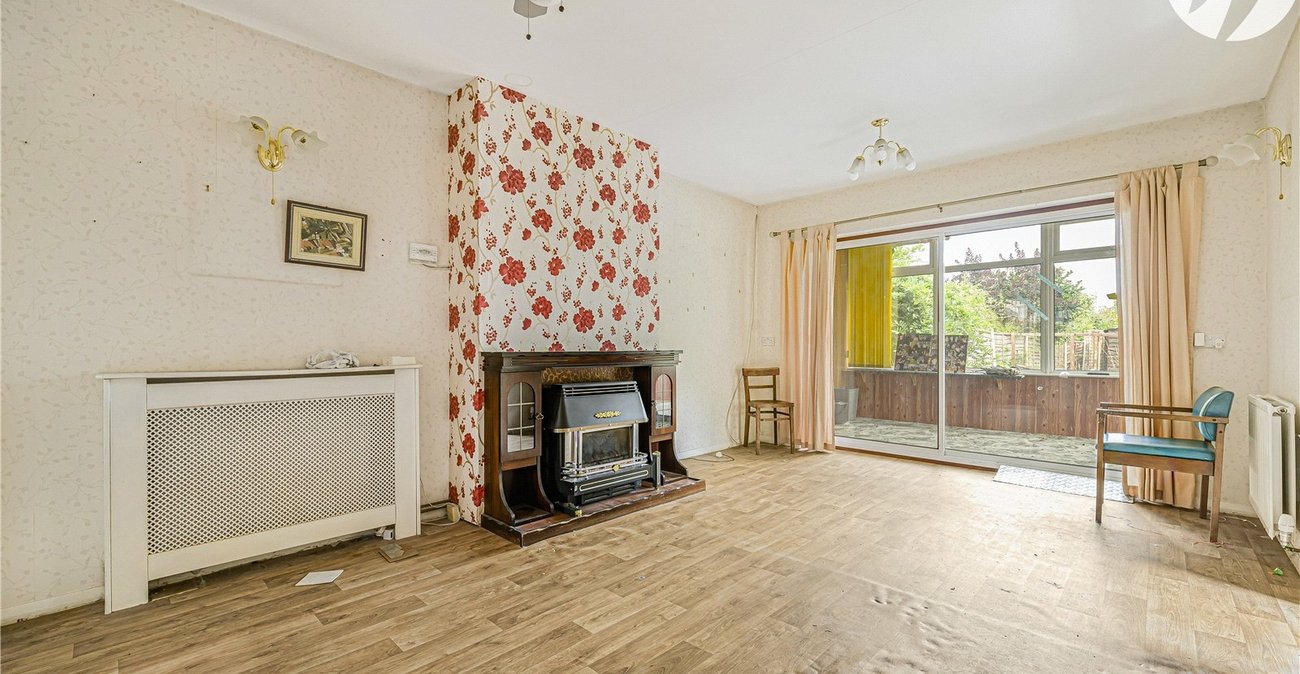 2 bedroom bungalow for sale in Dartford | Robinson Jackson