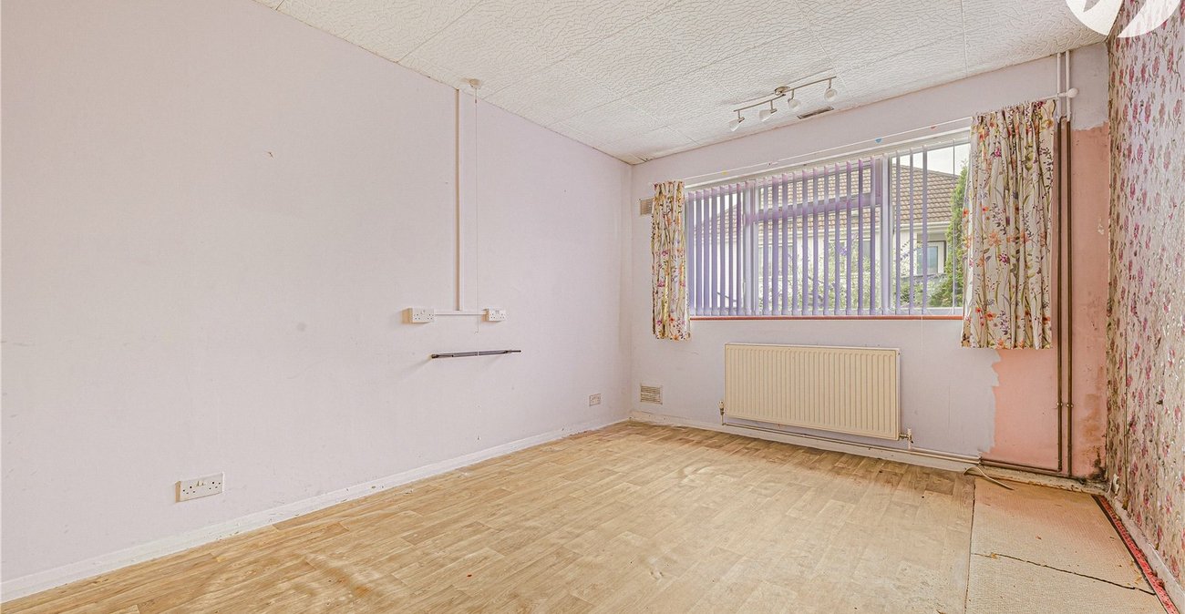 2 bedroom bungalow for sale in Dartford | Robinson Jackson