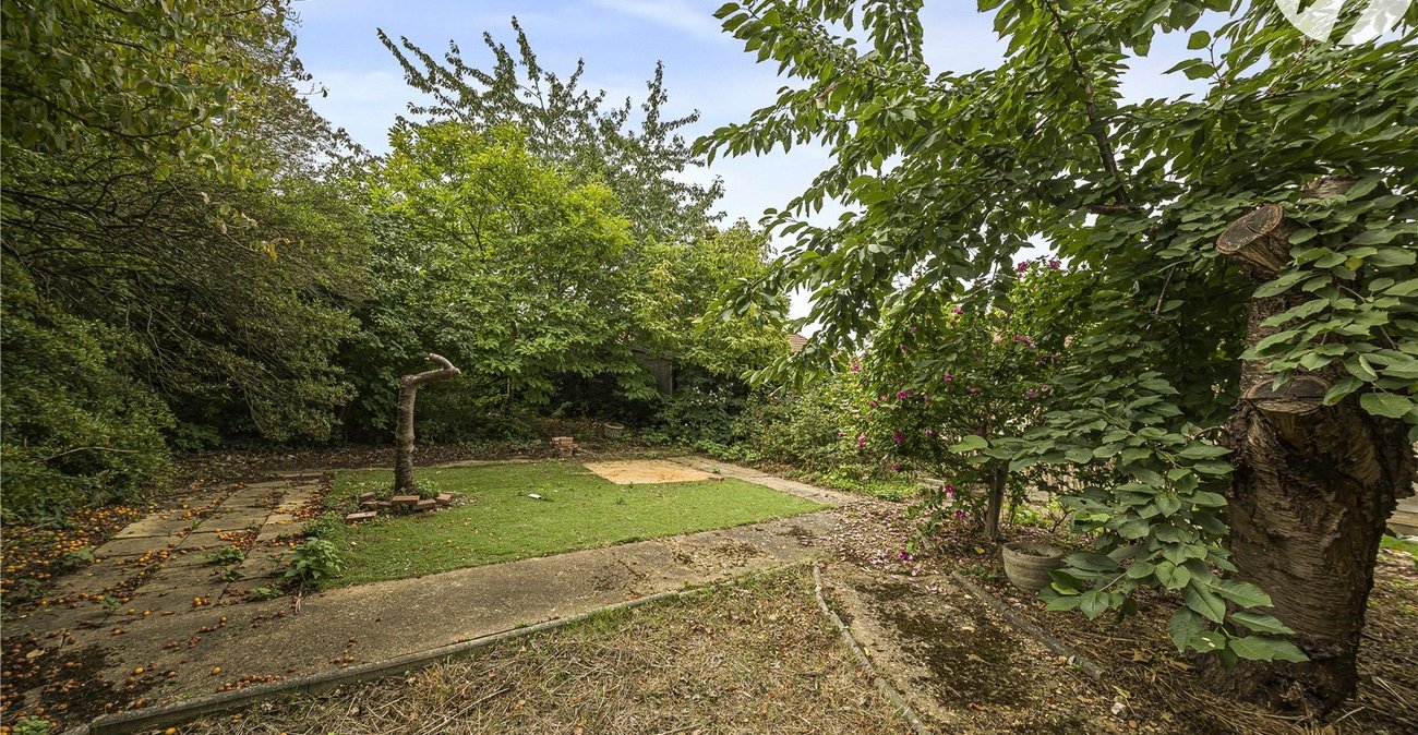 2 bedroom bungalow for sale in Dartford | Robinson Jackson