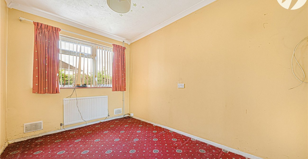 2 bedroom bungalow for sale in Dartford | Robinson Jackson