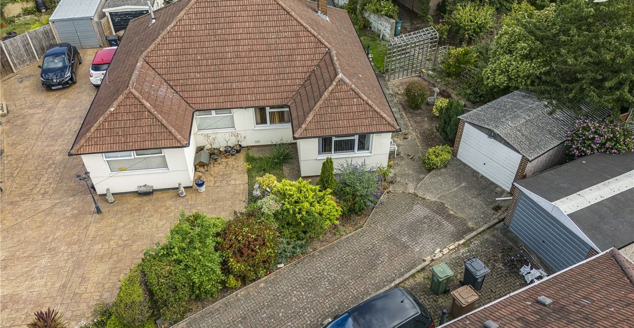 2 bedroom bungalow for sale in Dartford | Robinson Jackson