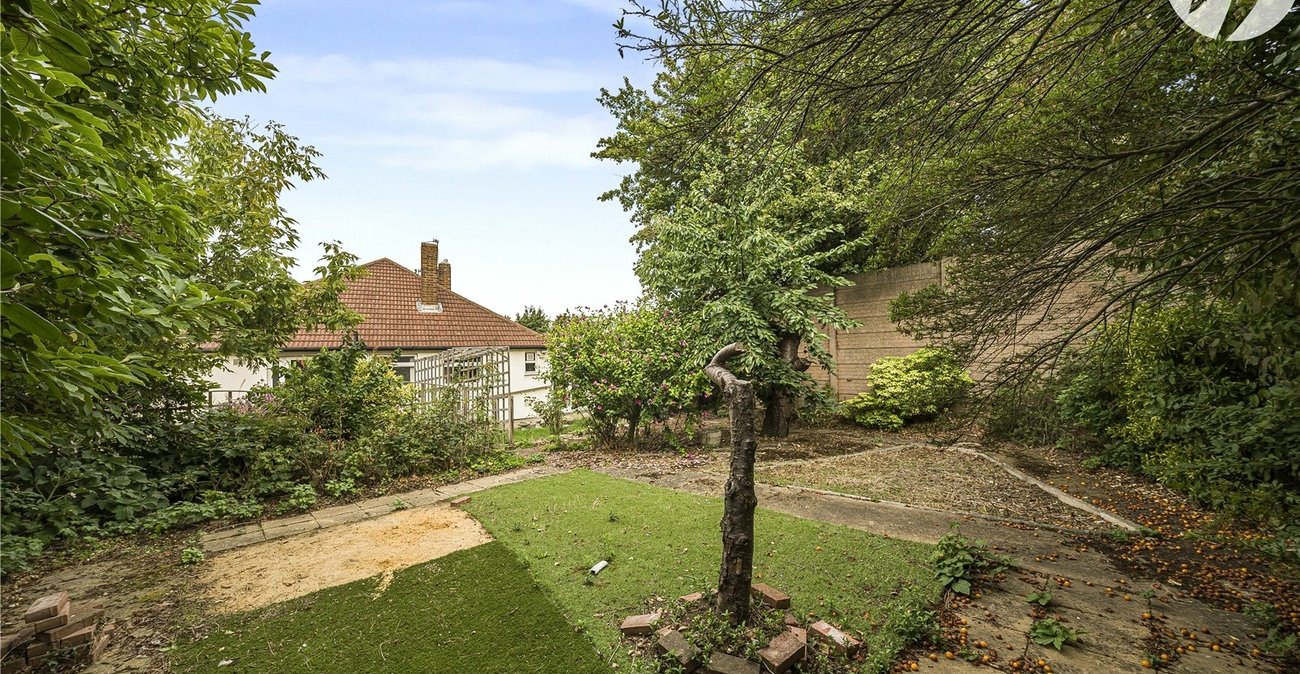 2 bedroom bungalow for sale in Dartford | Robinson Jackson