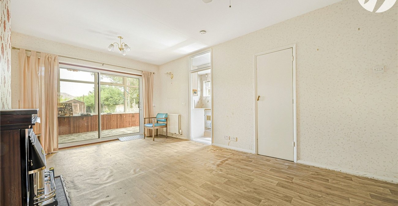 2 bedroom bungalow for sale in Dartford | Robinson Jackson