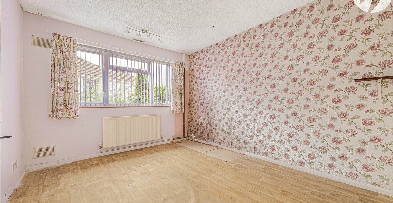 2 bedroom bungalow for sale in Dartford | Robinson Jackson
