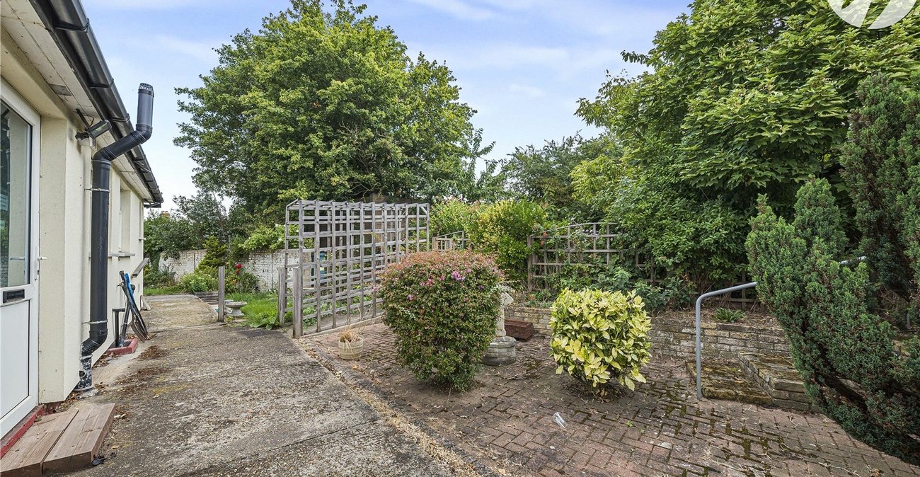 2 bedroom bungalow for sale in Dartford | Robinson Jackson