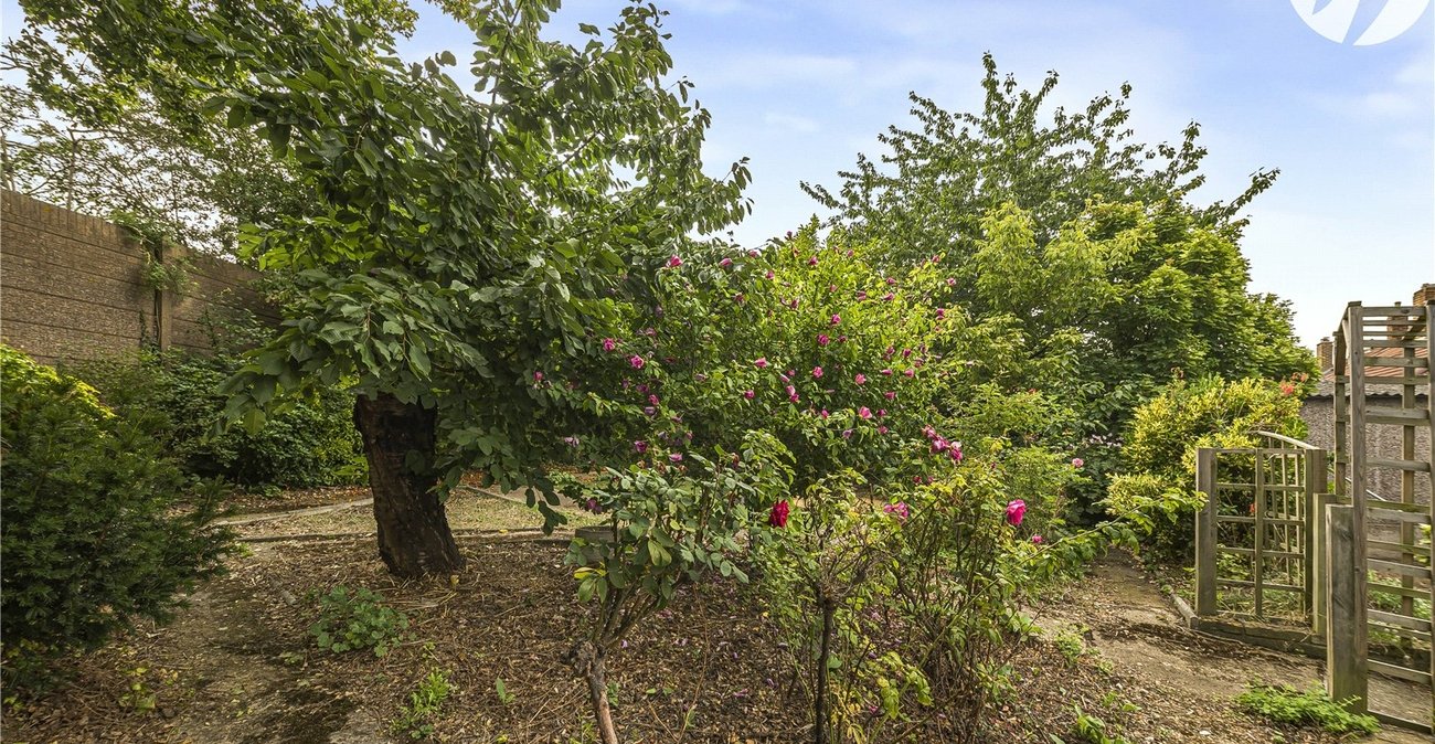 2 bedroom bungalow for sale in Dartford | Robinson Jackson