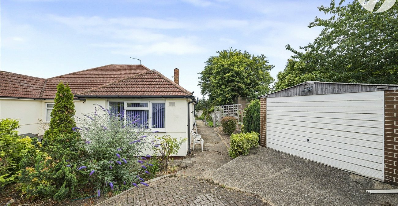 2 bedroom bungalow for sale in Dartford | Robinson Jackson