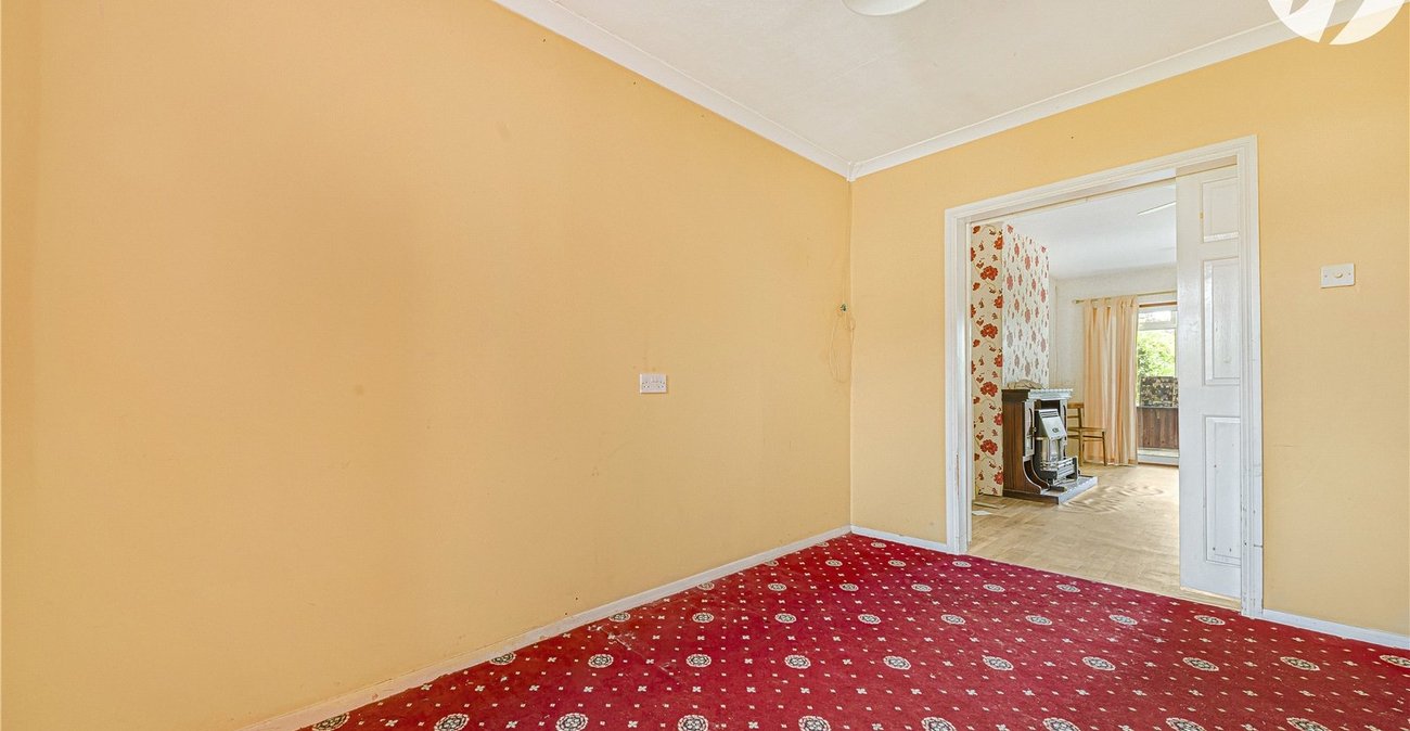 2 bedroom bungalow for sale in Dartford | Robinson Jackson
