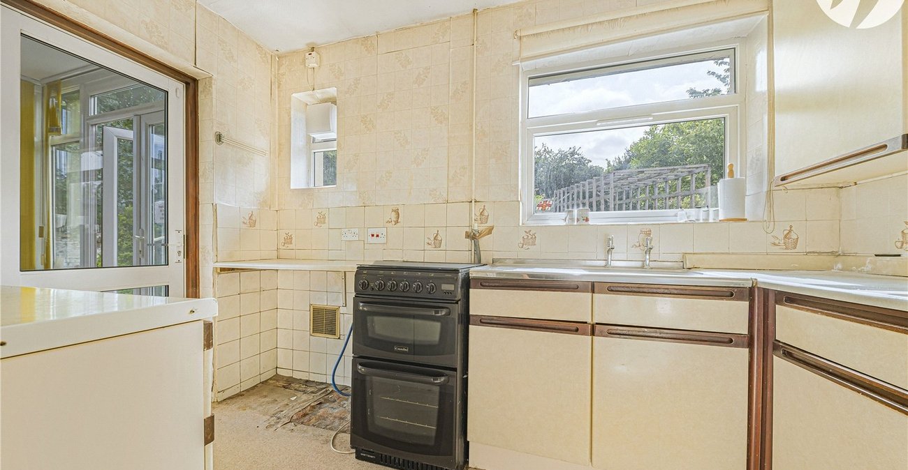 2 bedroom bungalow for sale in Dartford | Robinson Jackson