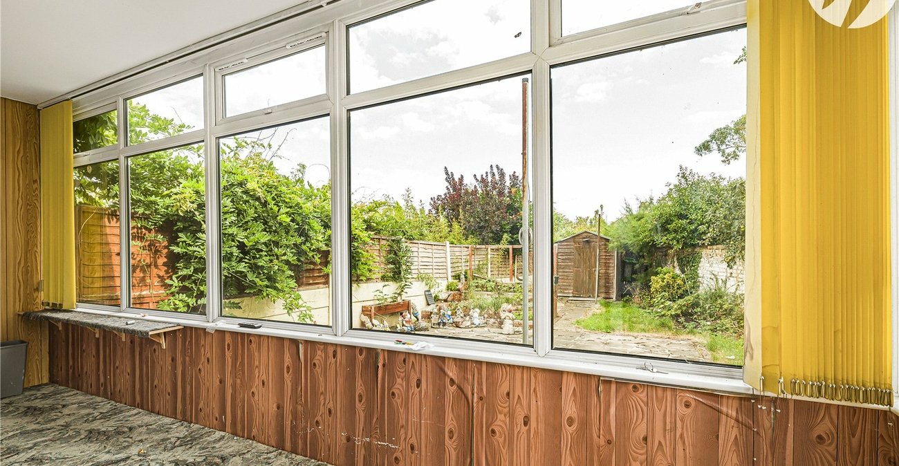2 bedroom bungalow for sale in Dartford | Robinson Jackson