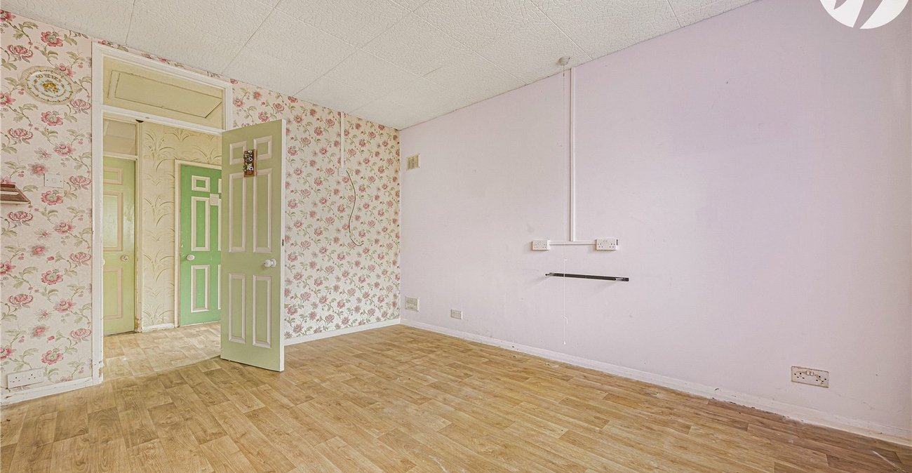 2 bedroom bungalow for sale in Dartford | Robinson Jackson