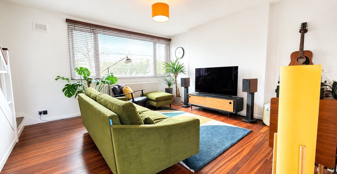 2 bedroom property for sale in London | Robinson Jackson