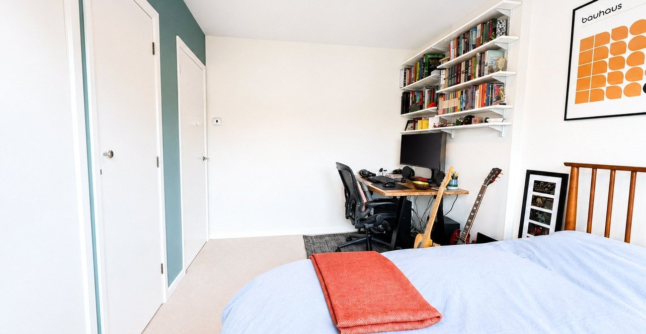 2 bedroom property for sale in London | Robinson Jackson