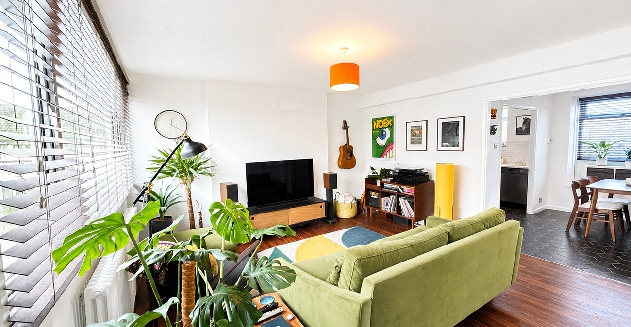 2 bedroom property for sale in London | Robinson Jackson