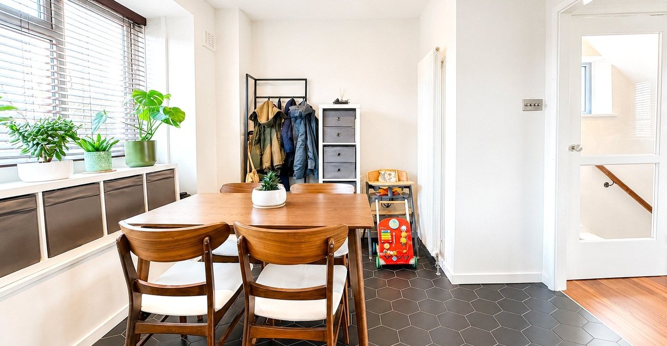 2 bedroom property for sale in London | Robinson Jackson