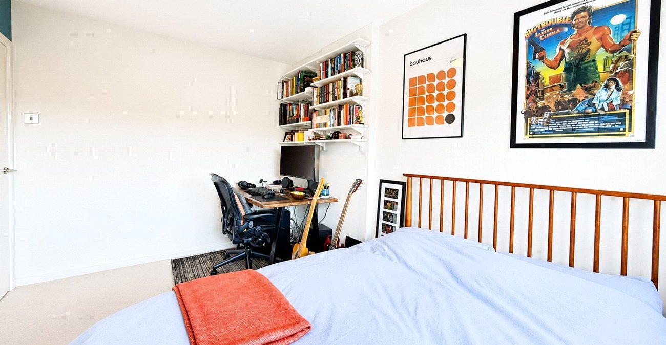 2 bedroom property for sale in London | Robinson Jackson