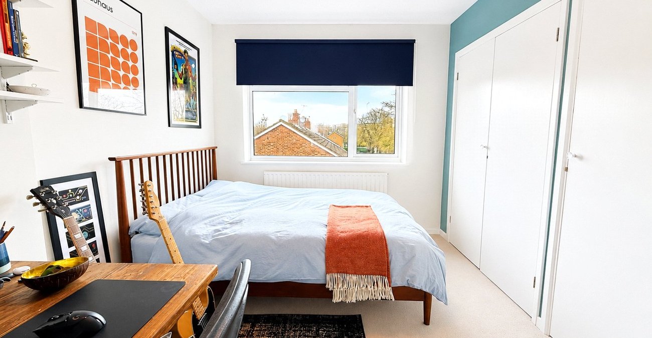 2 bedroom property for sale in London | Robinson Jackson