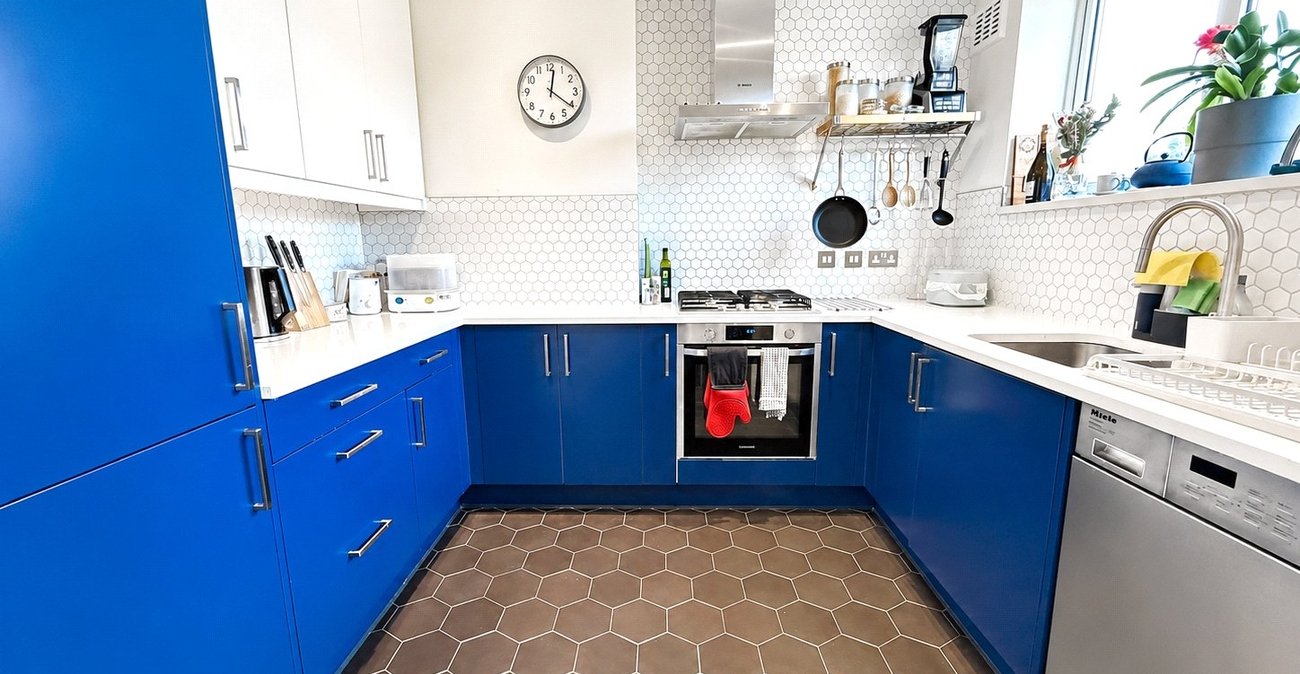2 bedroom property for sale in London | Robinson Jackson
