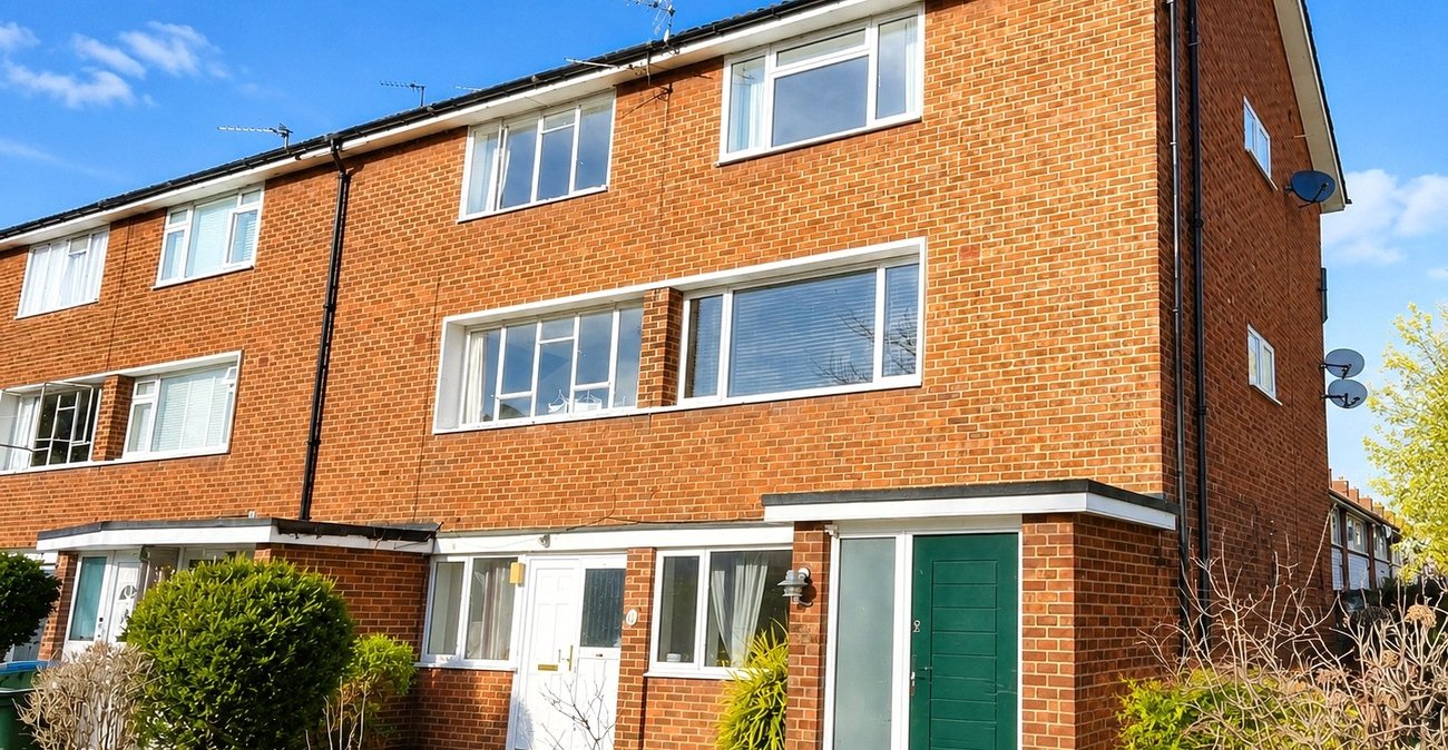 2 bedroom property for sale in London | Robinson Jackson