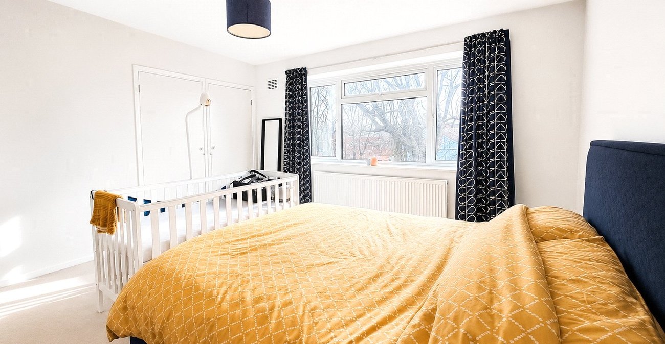 2 bedroom property for sale in London | Robinson Jackson