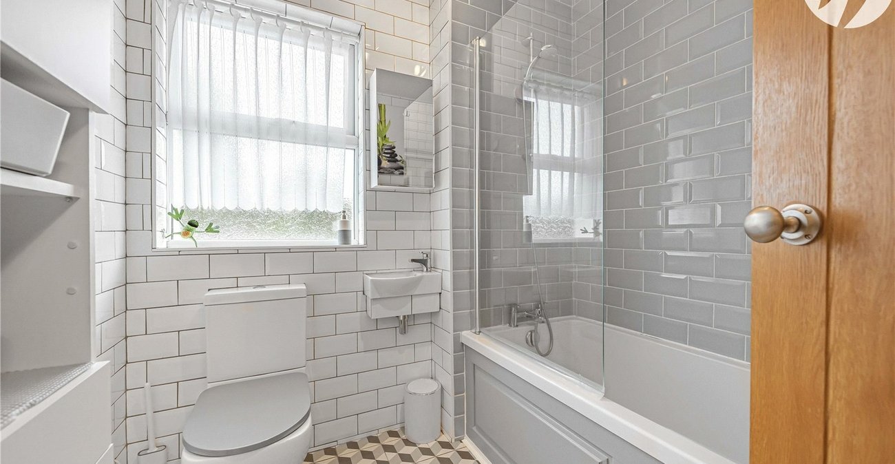 2 bedroom house for sale in Dartford | Robinson Jackson