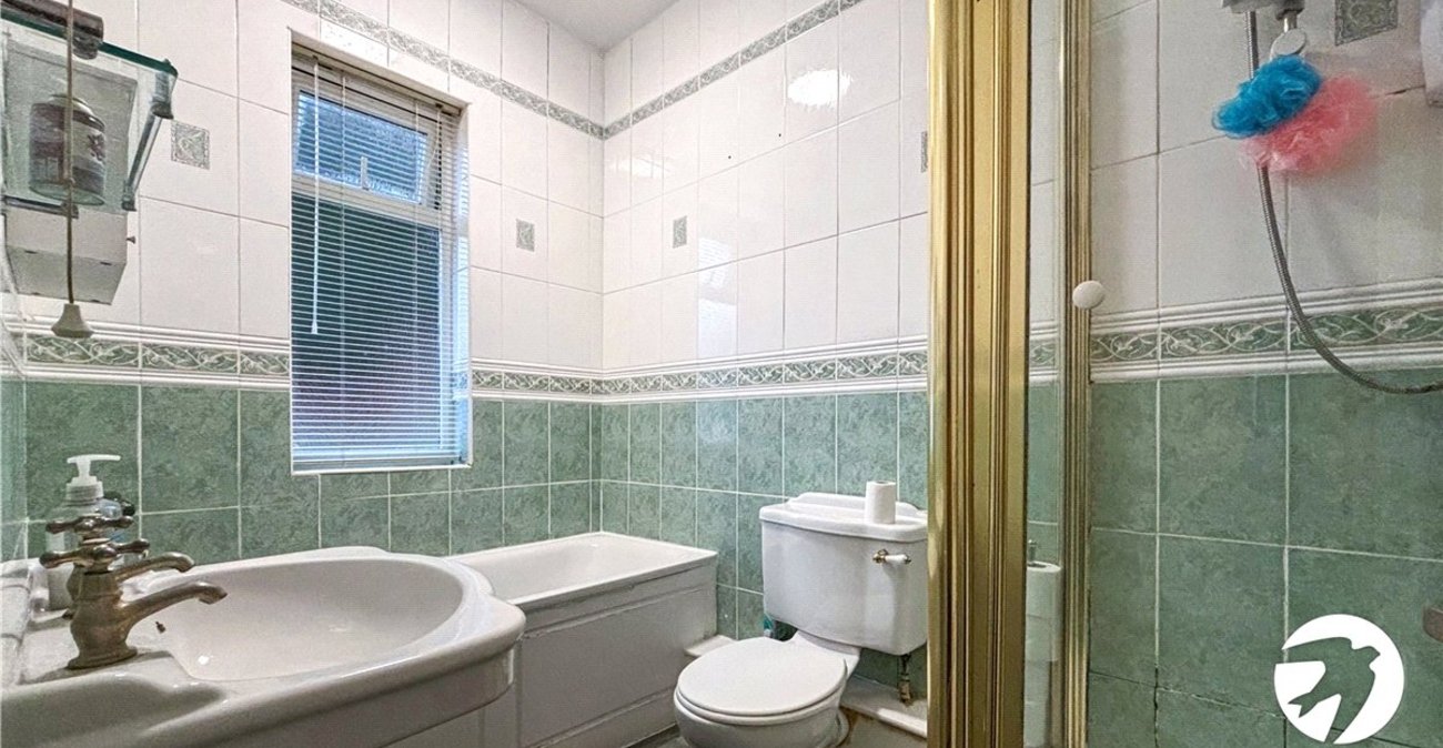2 bedroom bungalow for sale in Orpington | Robinson Jackson
