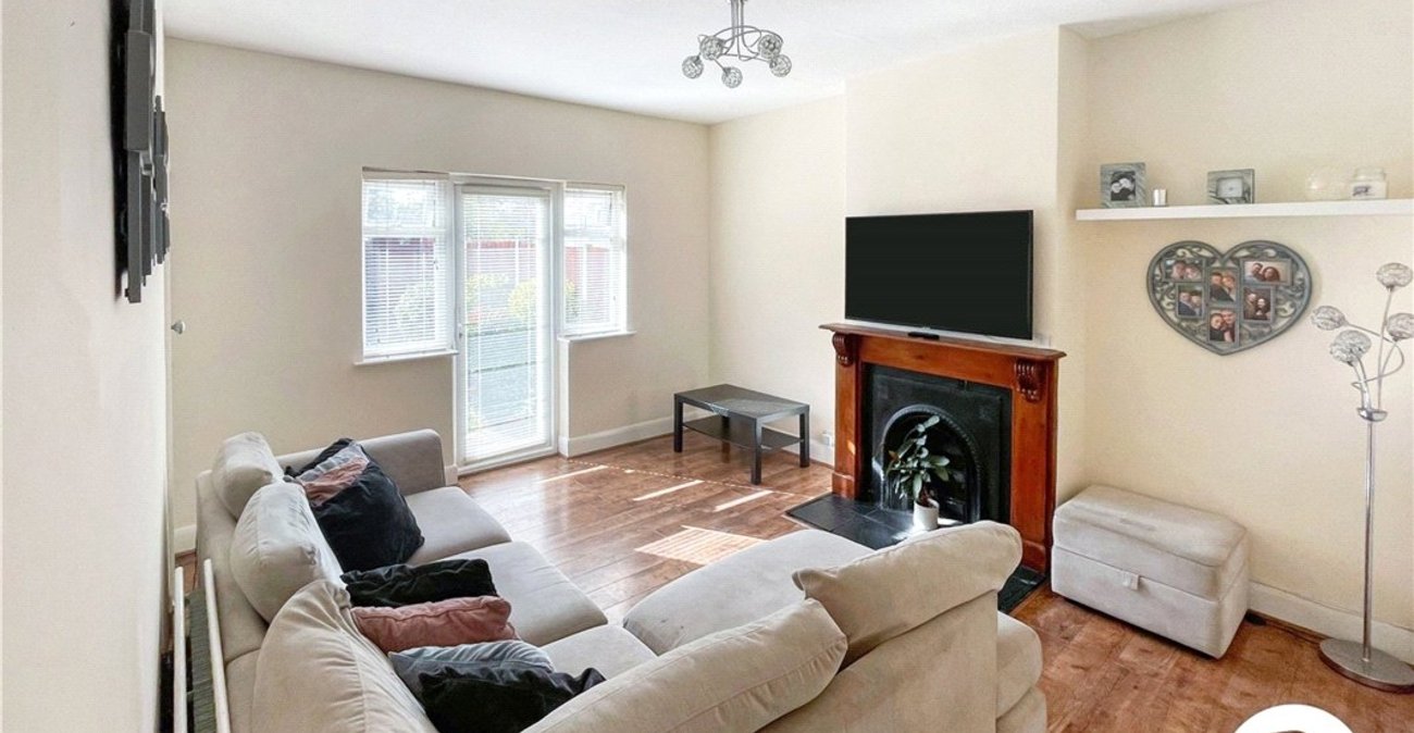 2 bedroom bungalow for sale in Orpington | Robinson Jackson