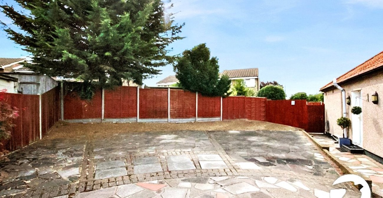2 bedroom bungalow for sale in Orpington | Robinson Jackson