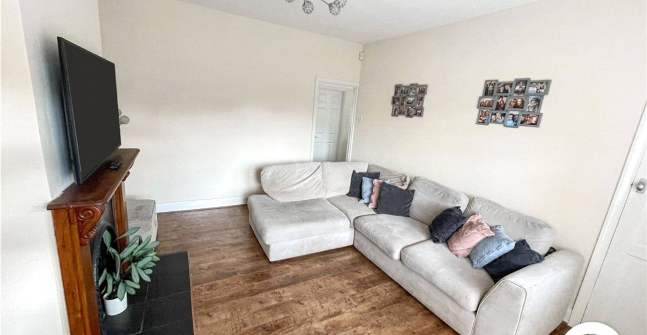 2 bedroom bungalow for sale in Orpington | Robinson Jackson