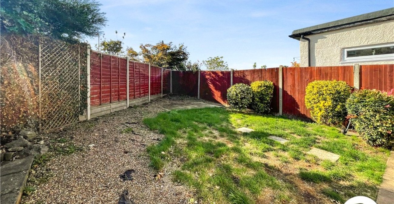 2 bedroom bungalow for sale in Orpington | Robinson Jackson