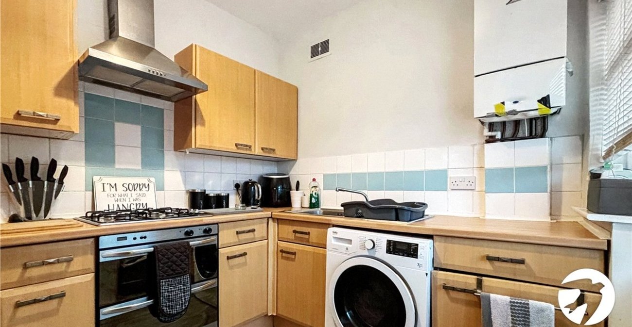 2 bedroom bungalow for sale in Orpington | Robinson Jackson