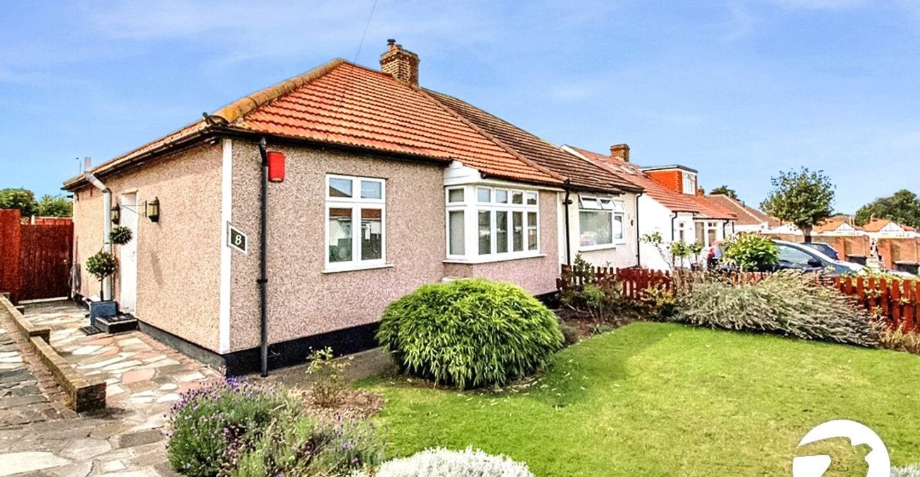 2 bedroom bungalow for sale in Orpington | Robinson Jackson