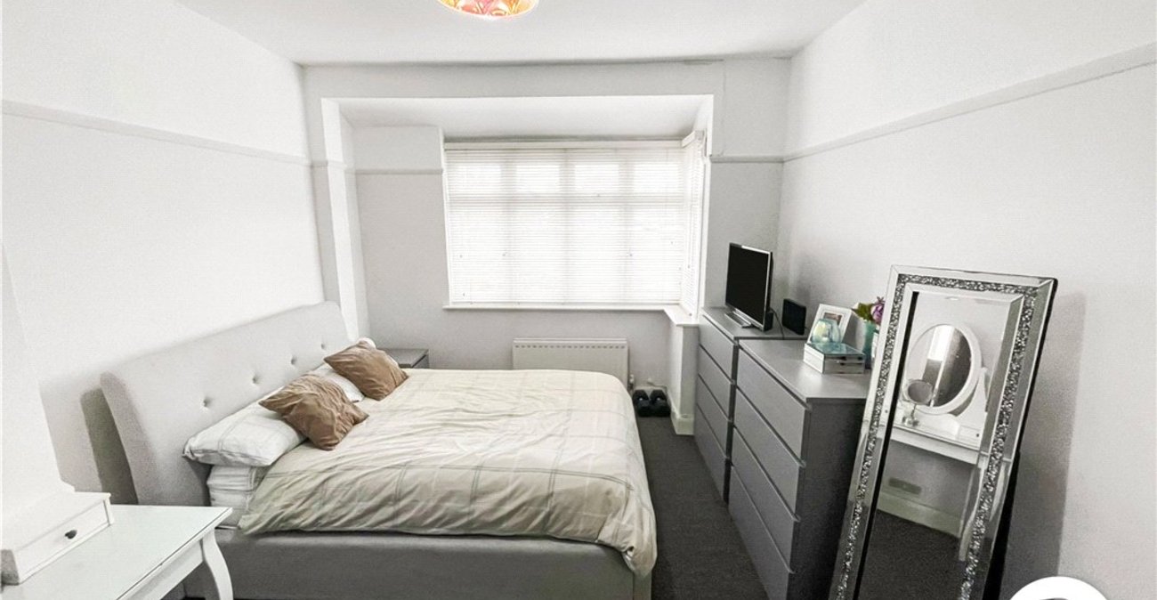 2 bedroom bungalow for sale in Orpington | Robinson Jackson