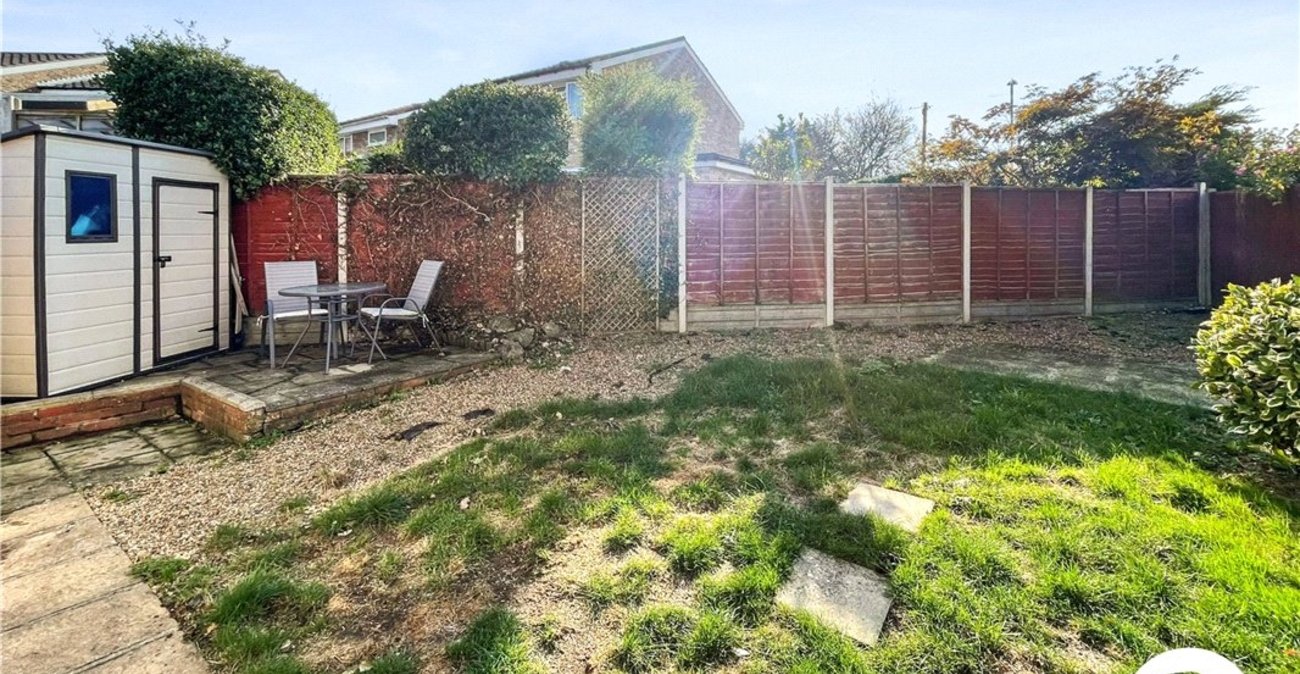 2 bedroom bungalow for sale in Orpington | Robinson Jackson