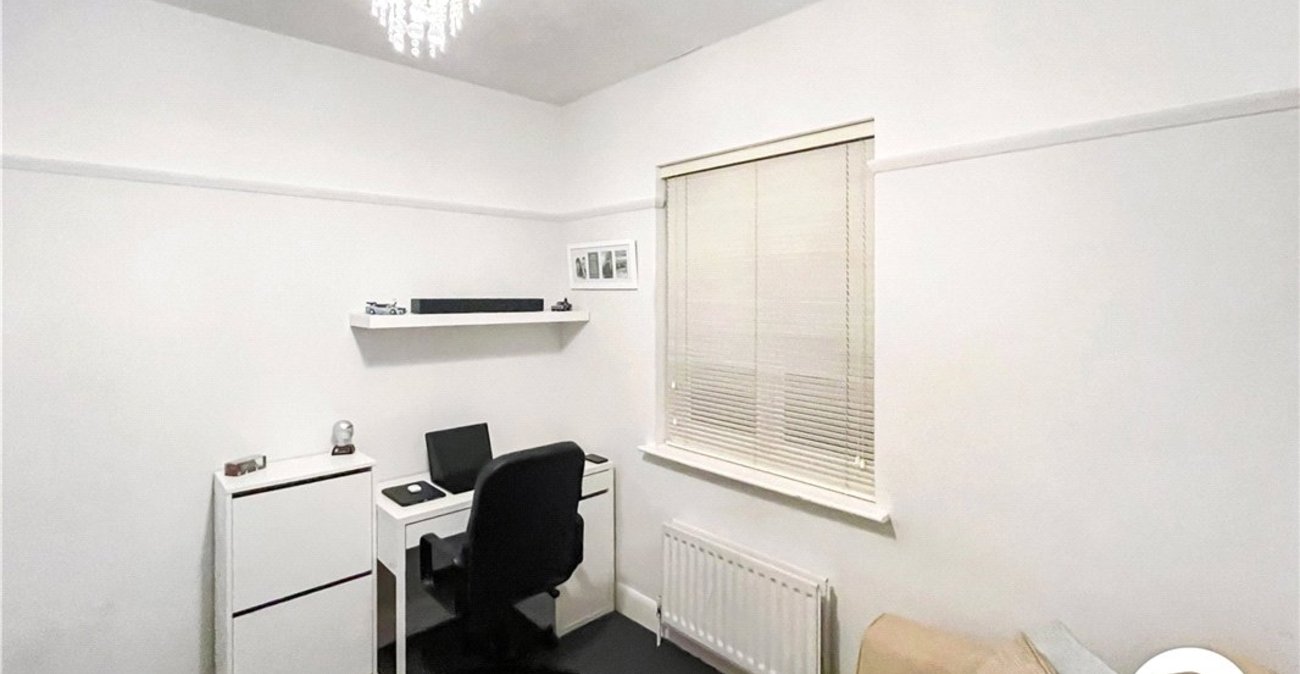 2 bedroom bungalow for sale in Orpington | Robinson Jackson