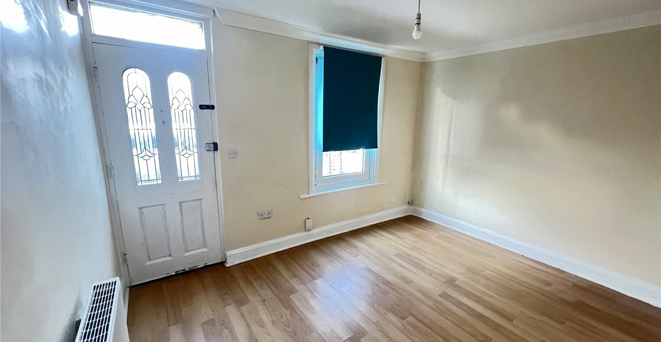 2 bedroom house for sale in London | Robinson Jackson