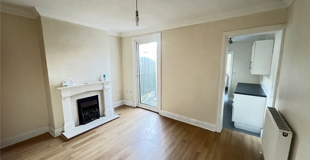 2 bedroom house for sale in London | Robinson Jackson