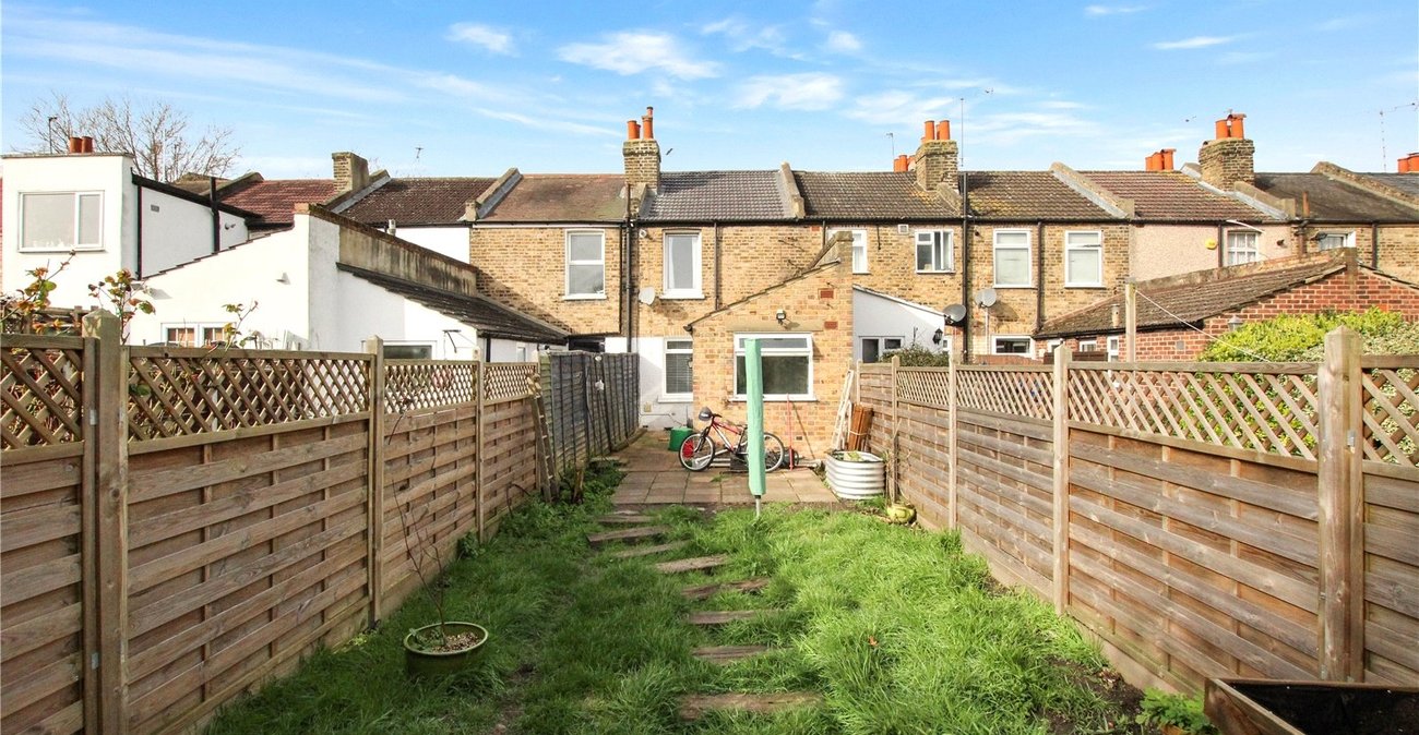 2 bedroom house for sale in Plumstead Common | Robinson Jackson