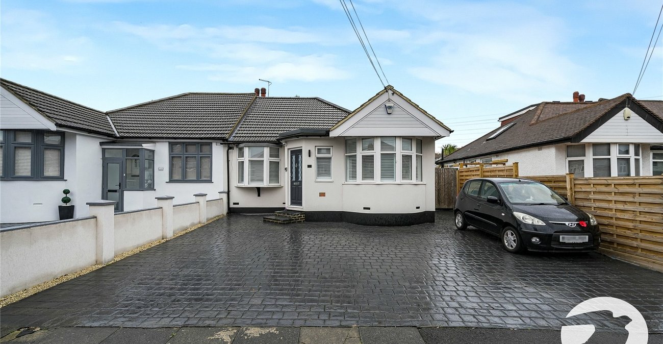 3 bedroom bungalow for sale in South Welling | Robinson Jackson