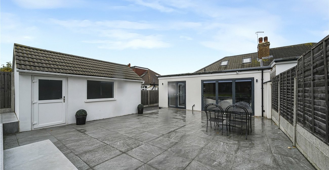 3 bedroom bungalow for sale in South Welling | Robinson Jackson