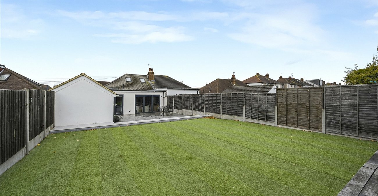 3 bedroom bungalow for sale in South Welling | Robinson Jackson