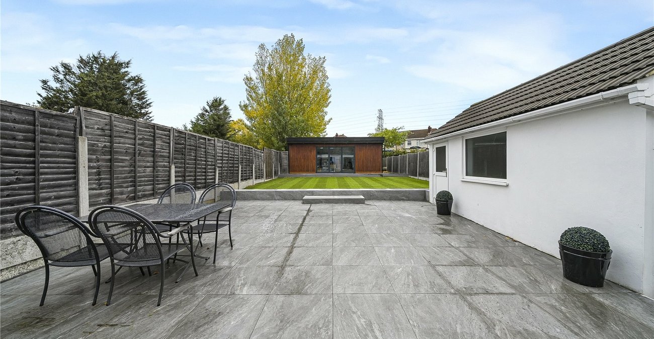 3 bedroom bungalow for sale in South Welling | Robinson Jackson